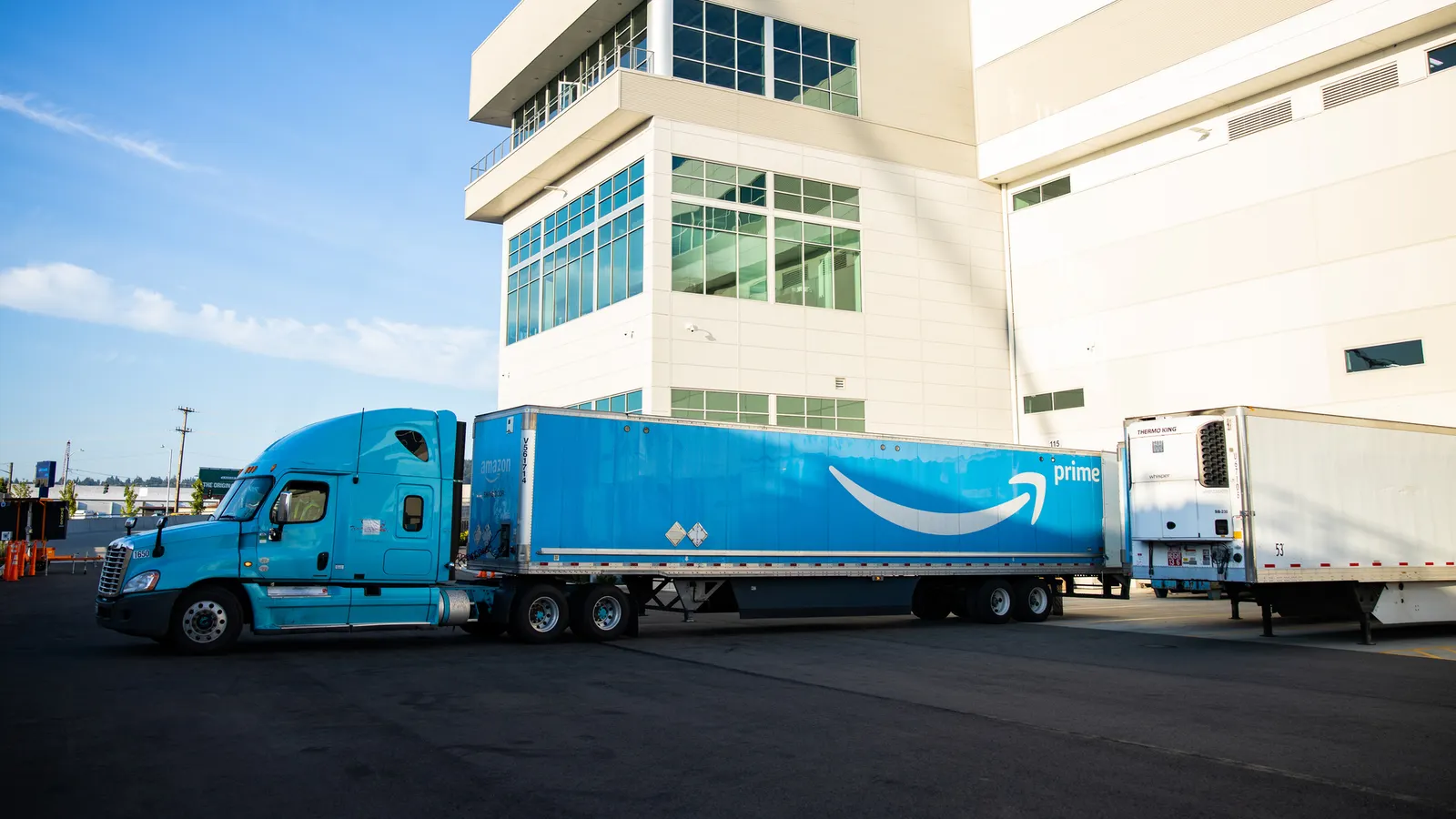 amazon-unleashes-multi-billion-dollar-logistics-blitz-with-new-megafacilities-in-new-york-and-texas