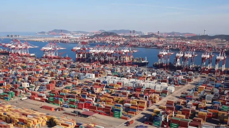 global-container-markets-navigate-a-perfect-storm-of-geopolitical-volatility-and-supply-chain-constraints