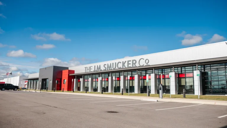 j-m-smucker-appoints-douglas-guilherme-as-svp-of-operations-and-supply-chain-signifying-major-strategic-overhaul