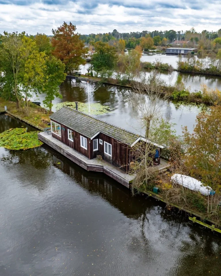 the-architects-of-necessity-life-on-the-ribbon-islands-of-loosdrecht