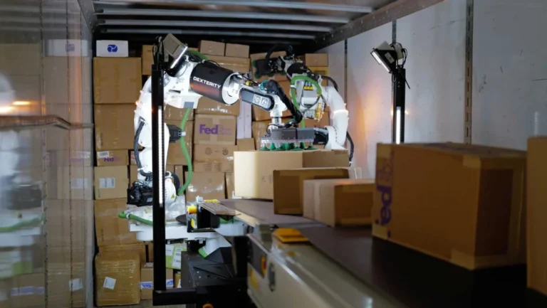 the-future-of-logistics-fedex-scales-autonomous-trailer-loading-via-dexterity-partnership
