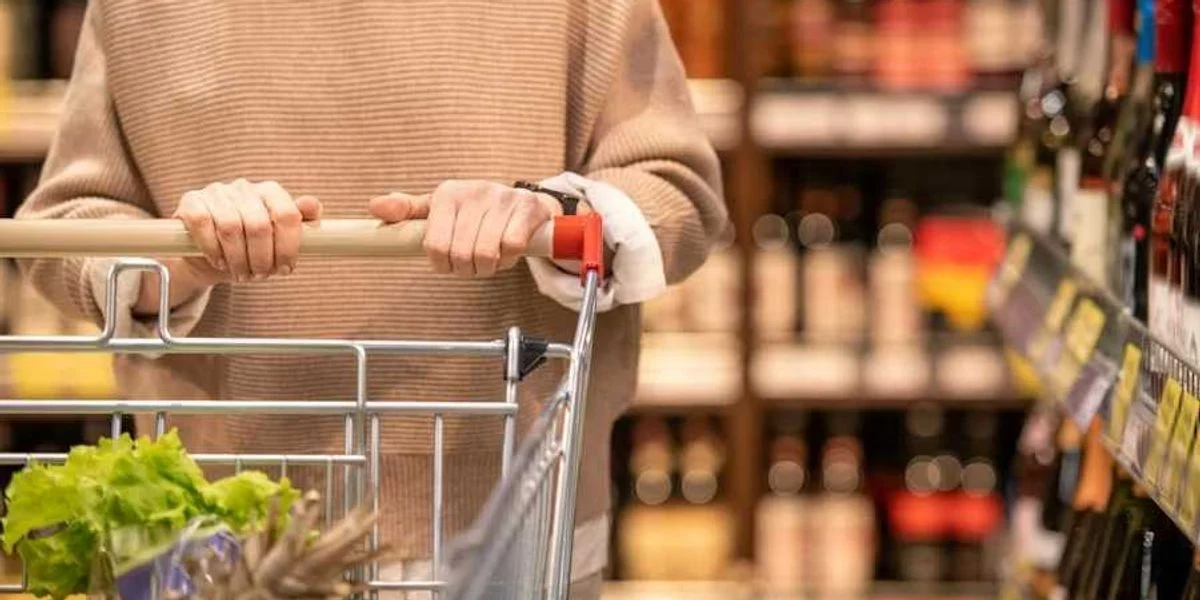 the-grocery-squeeze-u-s-consumer-pullback-signals-a-structural-shift-in-retail