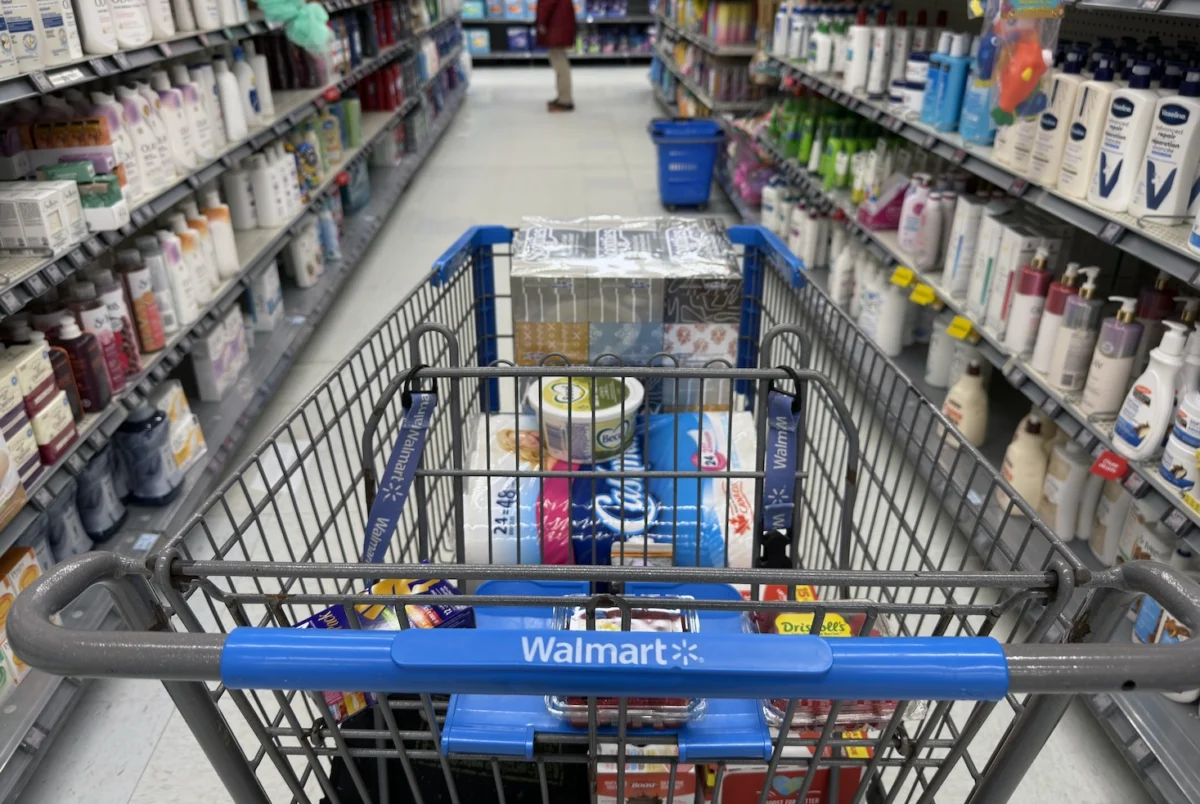walmarts-sustainability-paradox-carbon-progress-amidst-packaging-and-waste-shortfalls