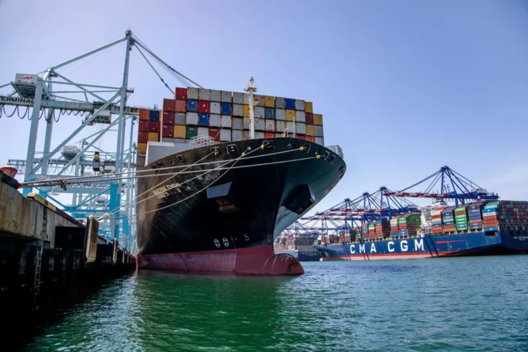 west-coast-ports-shatter-records-as-early-peak-season-shifts-global-supply-chain-dynamics