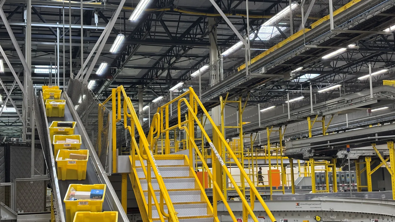 amazons-automated-heartbeat-a-deep-dive-into-the-bfi4-fulfillment-center
