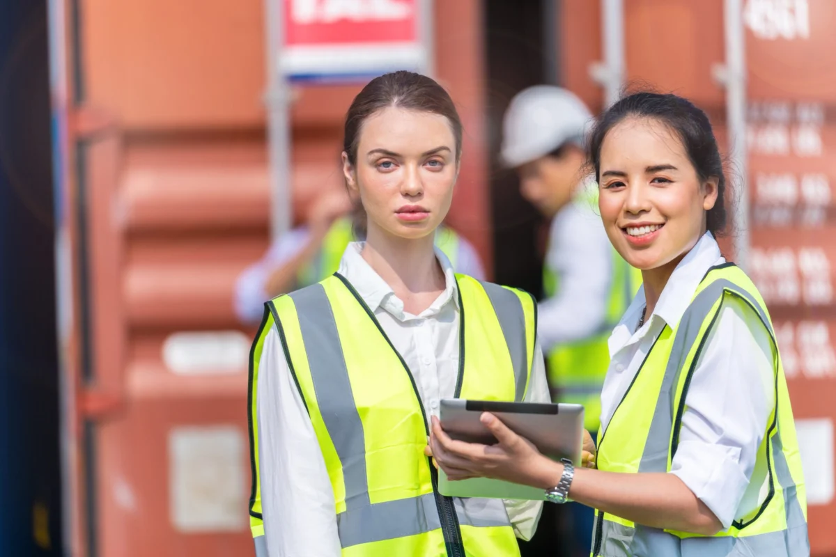 Group,Of,Diversity,Factory,Worker,Women,Meeting,To,Inspect,Containers