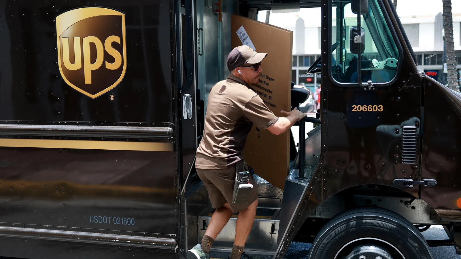 fuel-surcharge-shield-parcel-giants-navigate-geopolitical-headwinds-shippers-bear-the-brunt