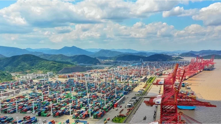 global-maritime-order-realigned-ningbo-zhoushan-ascends-as-middle-eastern-hubs-collapse