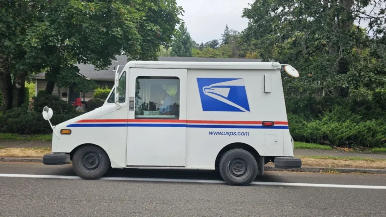 holiday-shipping-costs-surge-usps-joins-fedex-and-ups-in-implementing-peak-season-surcharges