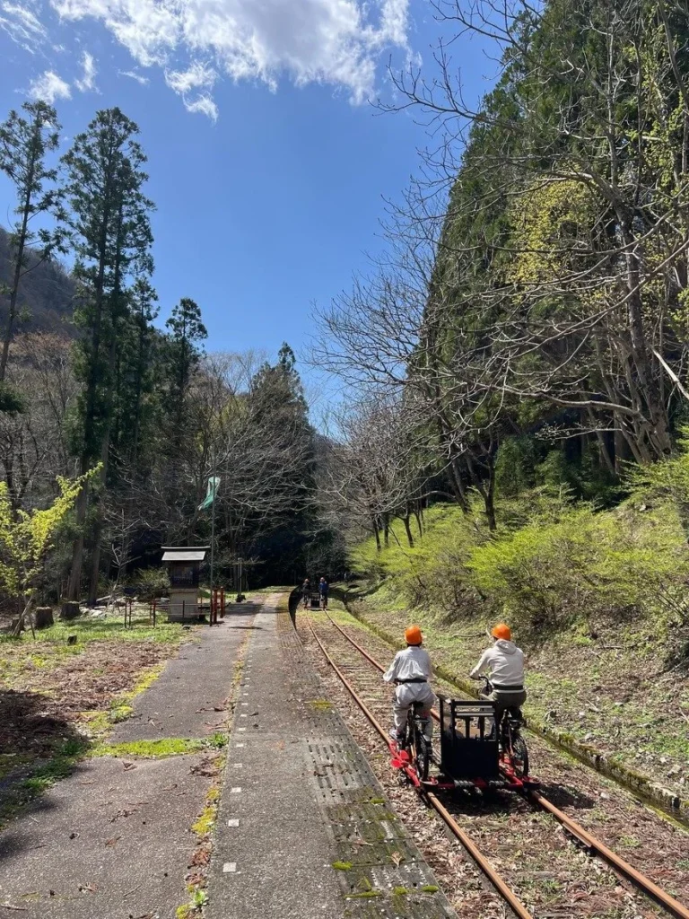 rails-reimagined-how-japans-gattan-go-transformed-abandoned-infrastructure-into-a-global-tourism-phenomenon