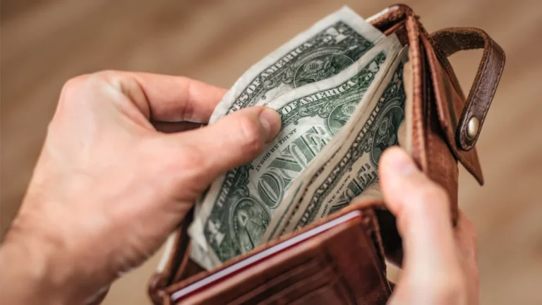 the-vanishing-wallet-how-the-american-relationship-with-cash-is-rapidly-evolving
