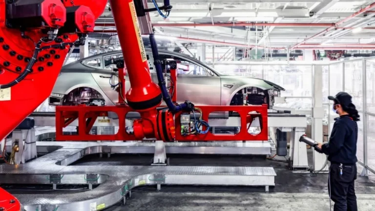 borderlands-mexico-teslas-austin-expansion-and-danfosss-strategic-shift-in-nuevo-leon