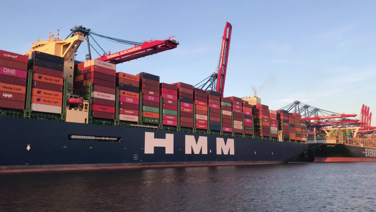 global-shipping-in-crisis-transpacific-freight-rates-surge-325-amid-geopolitical-instability