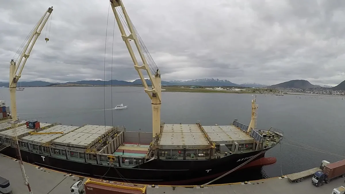 maersk-implements-broad-peak-season-surcharges-on-mediterranean-to-north-america-trade-routes