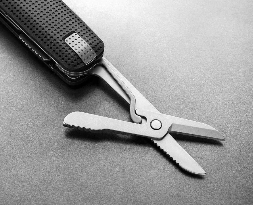 the-helton-reimagining-the-pocket-multitool-for-the-modern-era